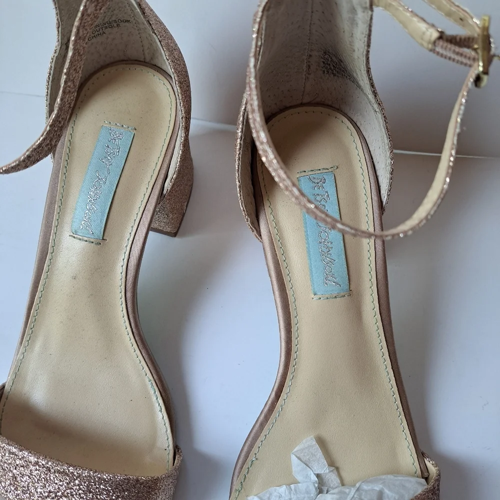 ☀️Betsey Johnson Mari Sandal - Color Champaign - Sz 7.5